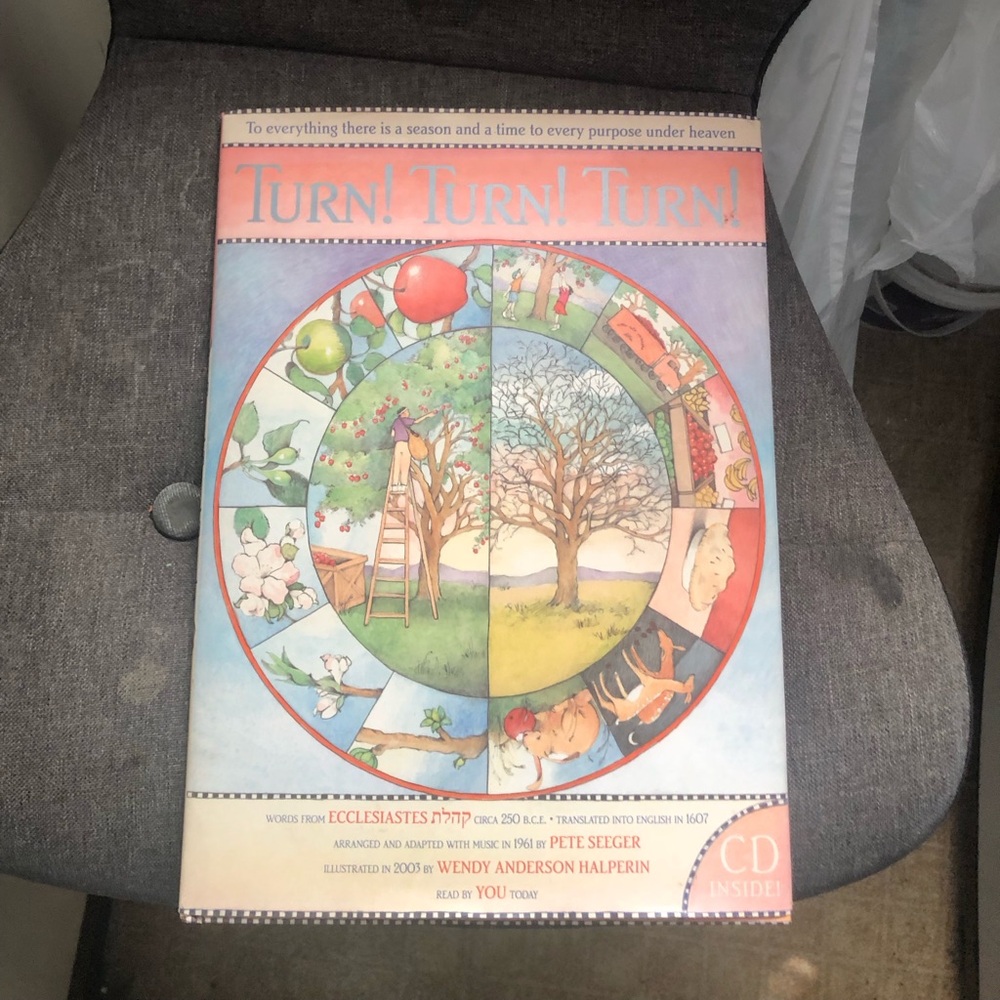 €🍎Turn! Turn! Turn! Illustrated Book w/CD- 146A $65 or $50 w/offer